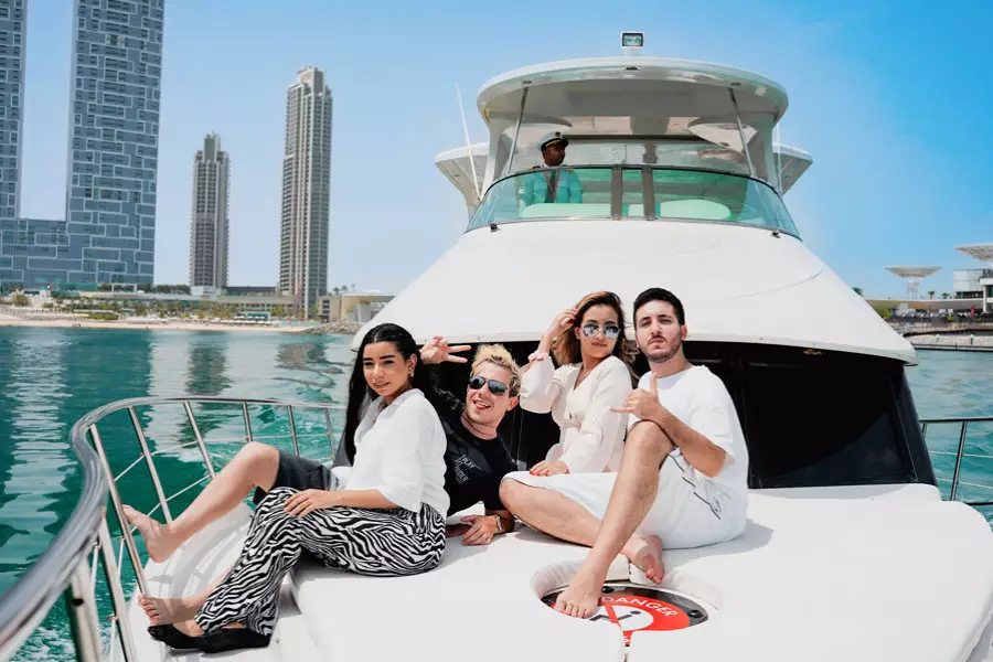 1 Hour Dubai Marina Tour Experience