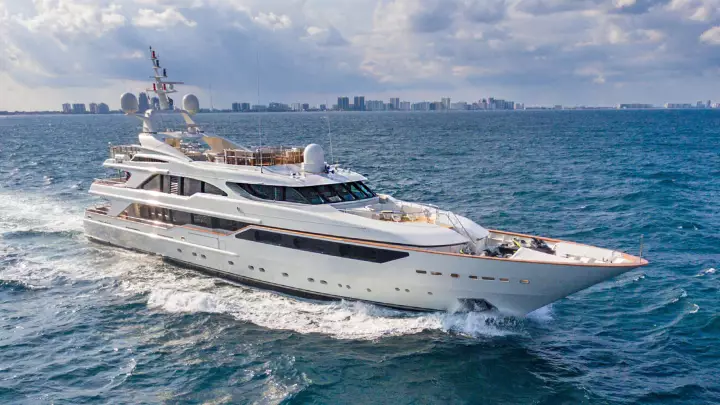 164ft Benetti Superyacht Charter in Dubai