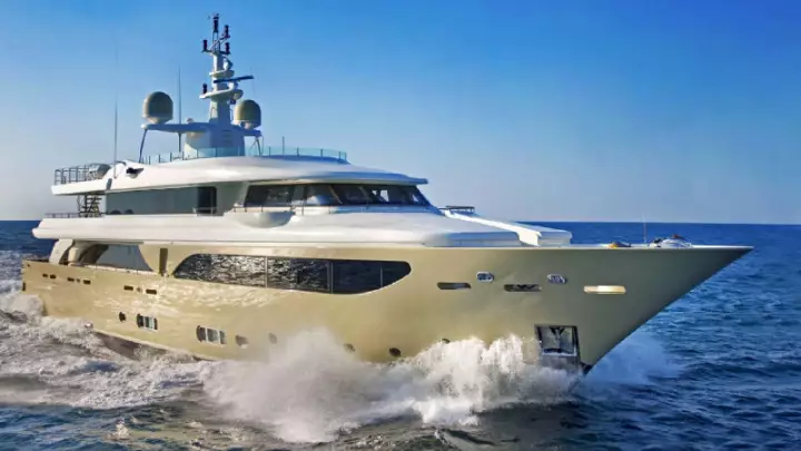 Dubai superyacht charter